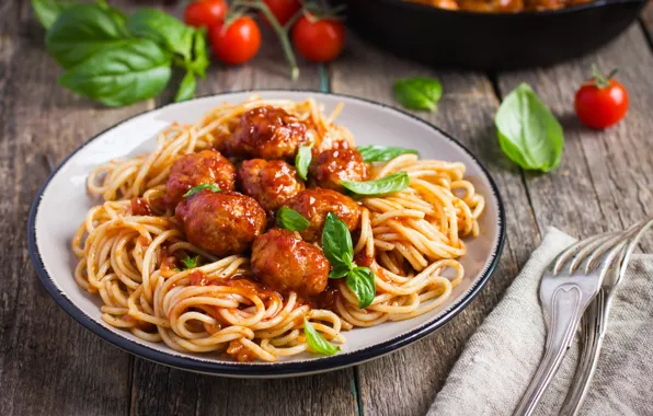 Meat, tomatoes, pasta, Basil