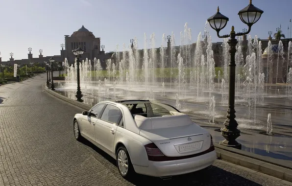 Picture fountain, fortress, Maybach 62