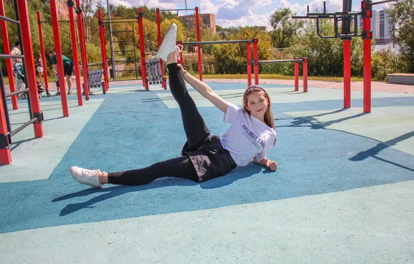 Picture girl, shorts, young, cute, T-shirt, sneakers