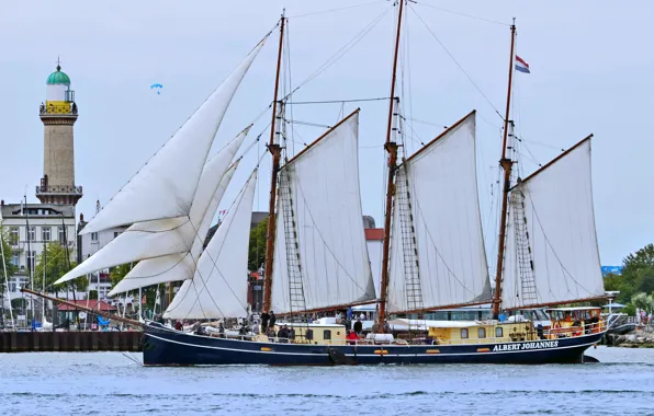 Ship, port, sailing