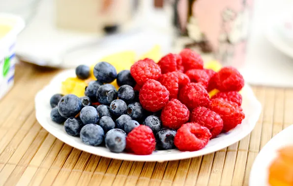 Berries, raspberry, blueberries, plate, juicy