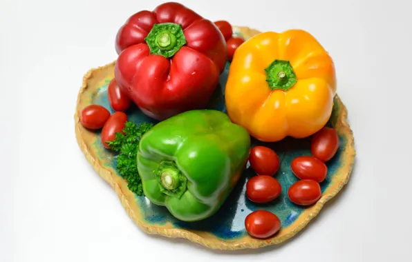 Picture plate, white background, pepper, tomatoes