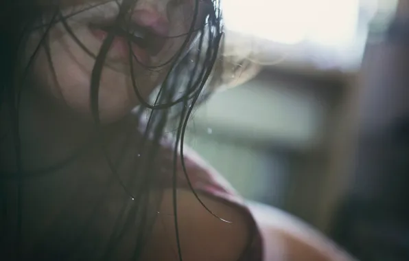 Sponge, teeth, wet hair, bokeh