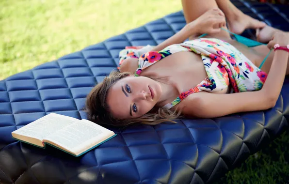 Girl, Look, Book, Model, Lips, Face, Body, Eyes