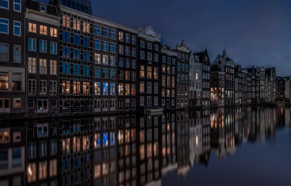 Night, the city, Amsterdam Canal