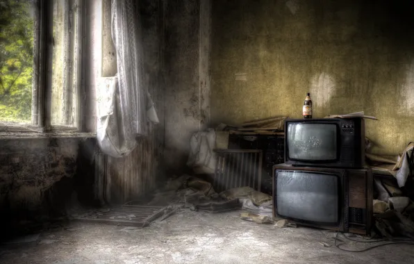 Picture room, bottle, TV