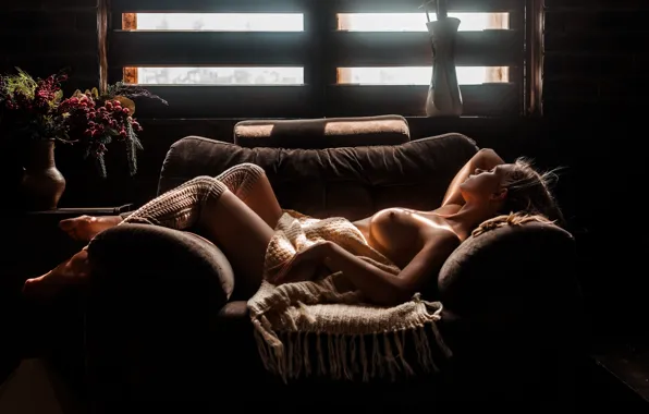 BLONDE, CHEST, CHAIR, PLAID, KNEE, VASE, photographer Incognito Andrew, model Anna Moore