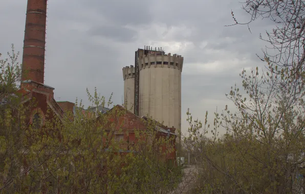 The sky, trees, clouds, the city, overcast, building, abandoned, Russia