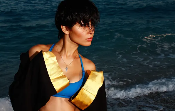 Sea, look, sea, look, short hair, blue top, beautiful brunette, blue top