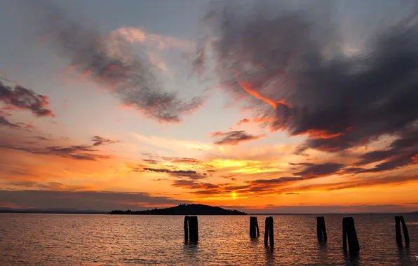 The sky, sunset, posts