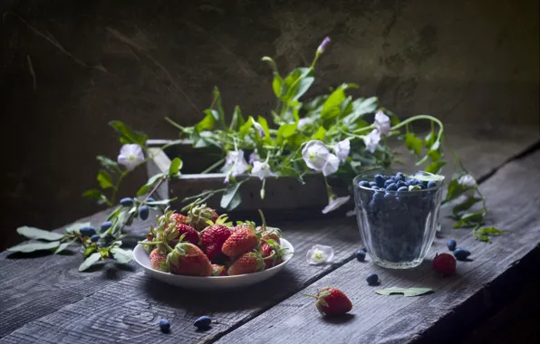 Picture flowers, berries, box, blueberries, strawberry, still life, wood
