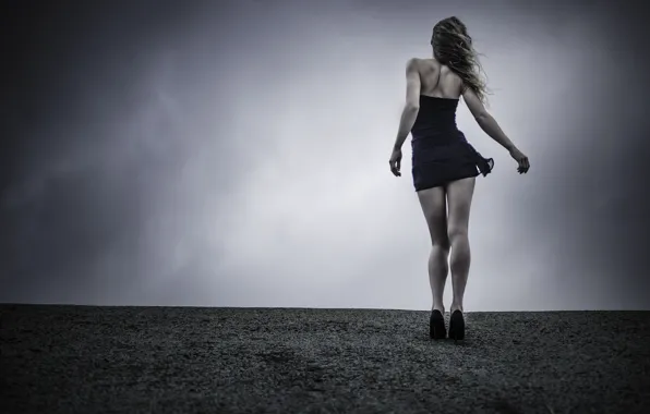 Picture the sky, girl, the wind