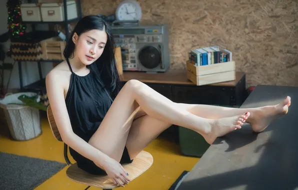 Picture face, brunette, legs, sitting