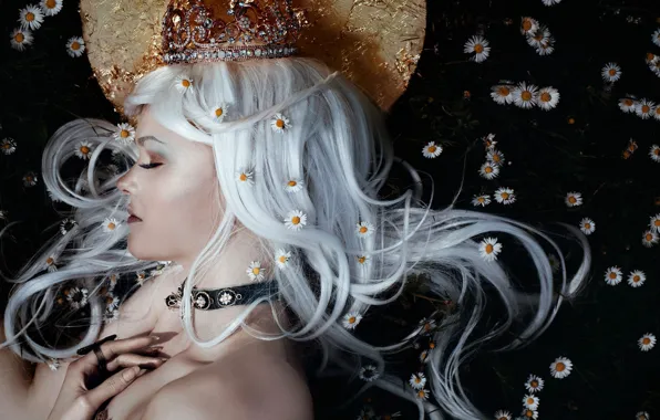 BLONDE, FLOWERS, CHAMOMILE, CROWN, COLLAR, photographer Bella Kotak