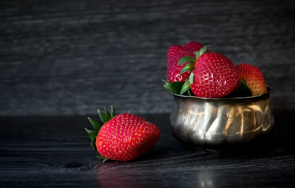 Picture metal, berries, the dark background, Board, food, strawberry, Cup, bowl