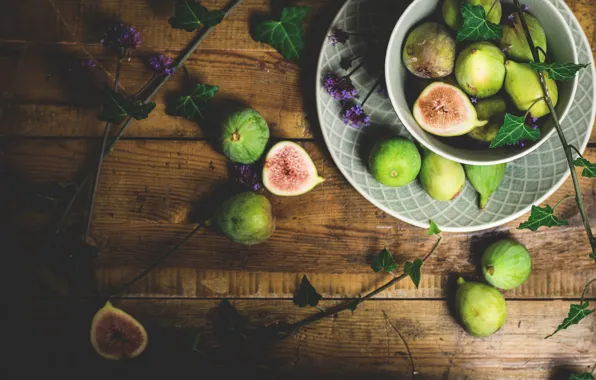 Picture flowers, plate, fruit, figs