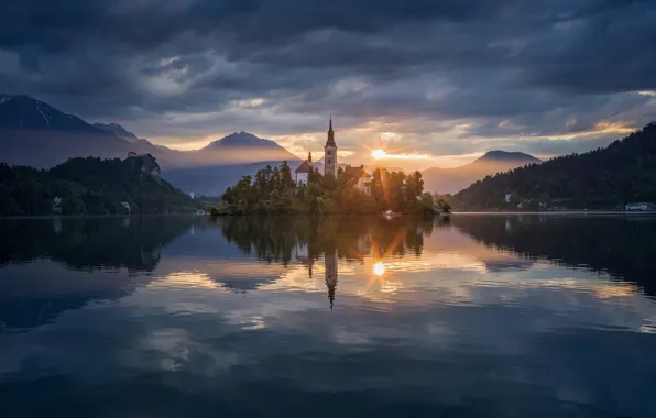Picture the sky, water, the sun, clouds, reflection, mountains, lake, island