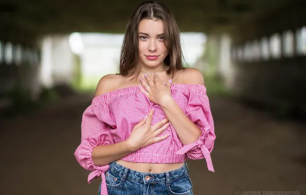 Look, pose, background, model, portrait, jeans, hands, makeup