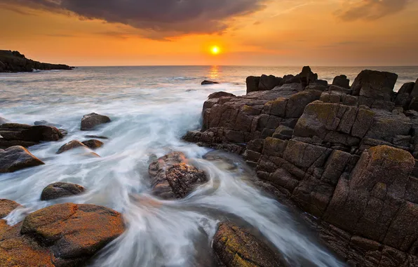 Picture beach, the ocean, rocks, dawn