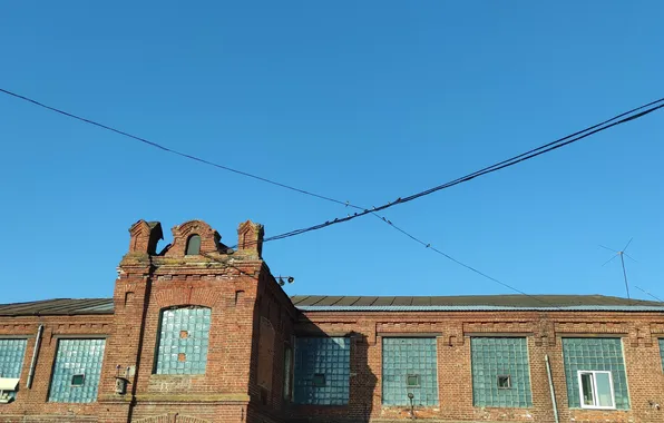The sky, wire, the building, brick, old