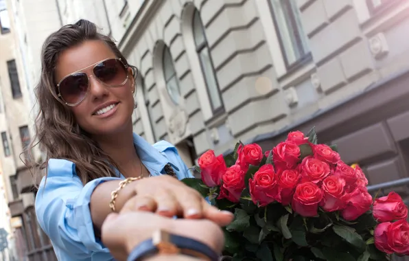 Girl, smile, hand, roses, bouquet, red