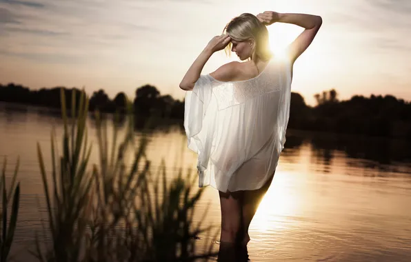 Girl, sunset, in the water, Florian Weiler