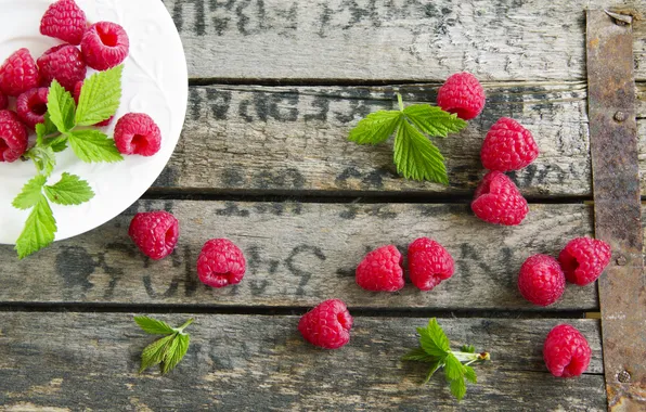 Picture Berries, leaves, Fresh raspberry on the Board