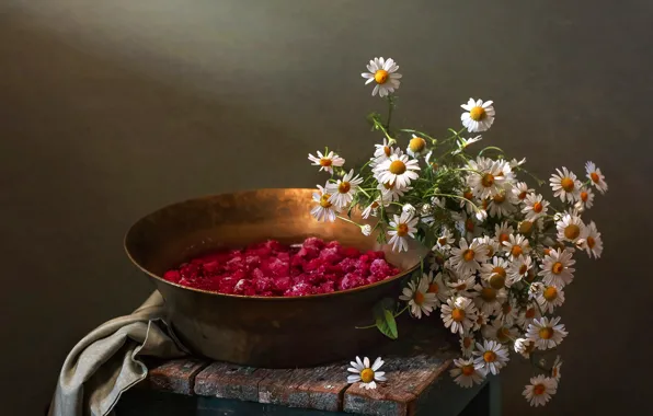 Flowers, berries, chamomile, towel, bouquet, dishes, white, still life