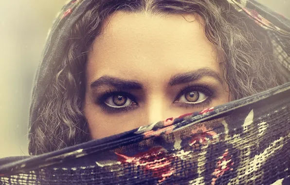 Eyes, face, shawl