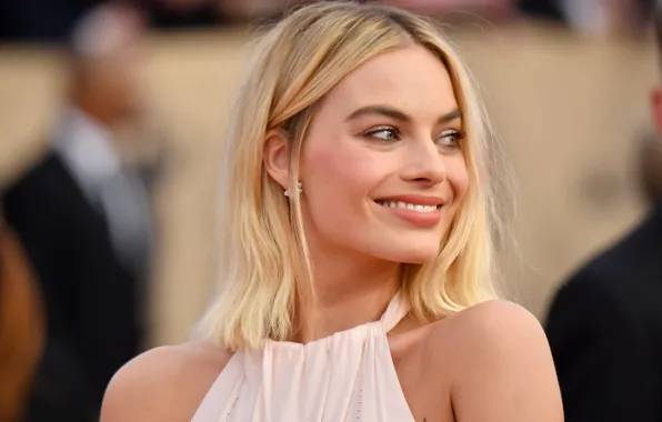 Look, smile, actress, blonde, earring, photoshoot, hair, look