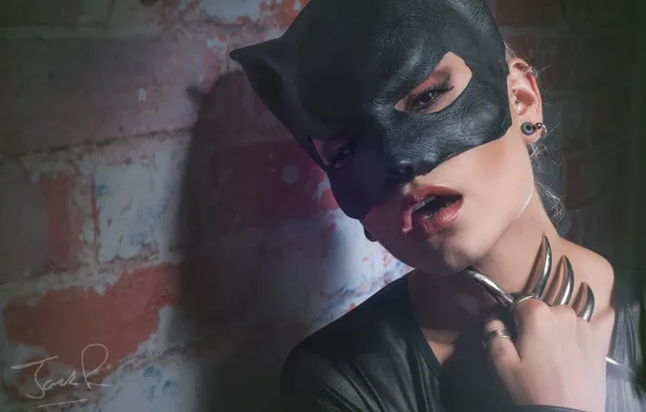 Wall, mask, claws, Catwoman, Romanie Smith