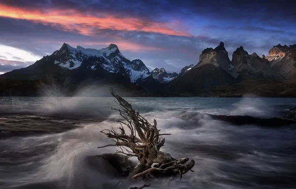 Sea, mountains, night