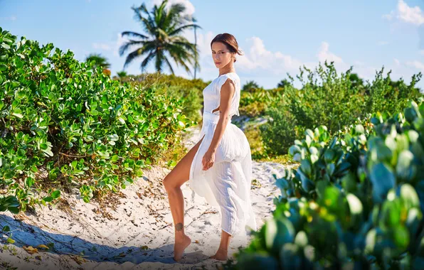 Sand, greens, beach, feet, dress, brunette, Dulce Viera