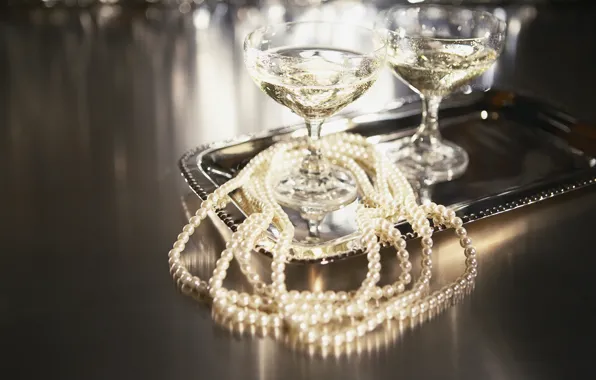 Picture glasses, pearl, beads, champagne, tray