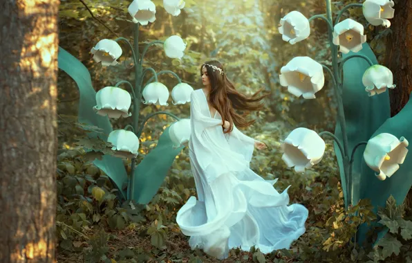 FOREST, DRESS, FLOWERS, BROWN hair, FABRIC, WREATH, photographer Irina Kharchenko