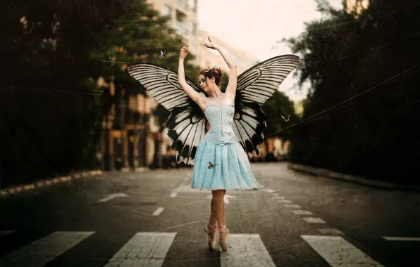 Picture girl, the city, street, butterfly