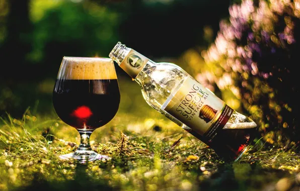 Picture foam, glass, bottle, drink, brand, bokeh