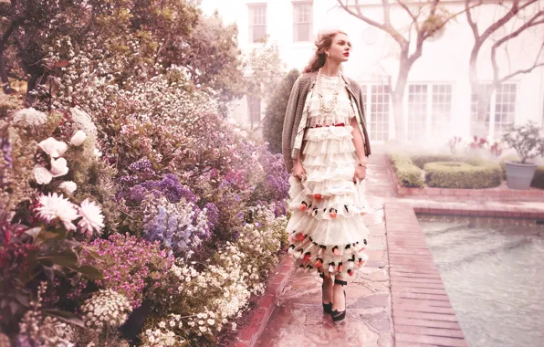 Picture flowers, pool, garden, actress, singer, Taylor Swift, the bushes, Taylor Swift