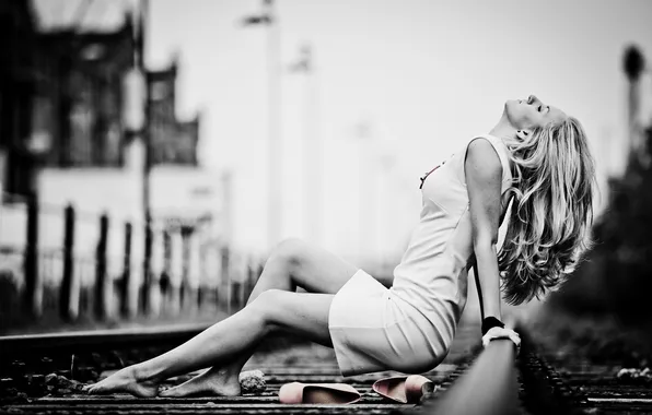 Picture girl, style, railroad