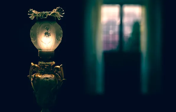 Picture light, lamp, window