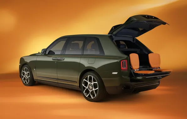 Picture Rolls-Royce, Cullinan, Rolls-Royce Cullinan, open door, Fu-Shion: Military Green, Fu-Shion, Military Green