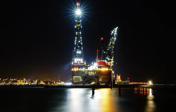 Lights, port, cranes