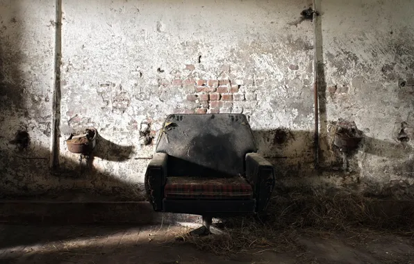 Picture wall, chair, hay