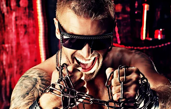 Picture glasses, chain, fists