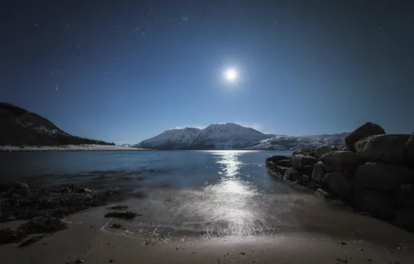 Picture the sky, lights, shore, Northern Norway, Kveøya