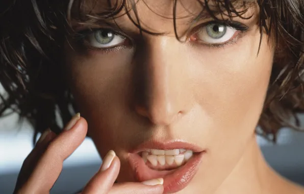 Picture look, Lips, Milla Jovovich