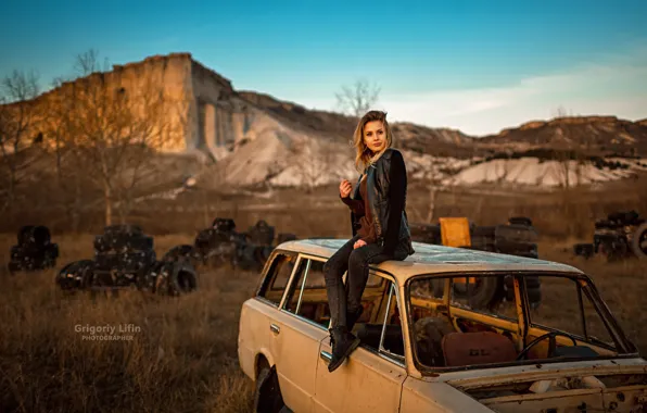 Picture landscape, pose, model, portrait, jeans, makeup, shoes, jacket