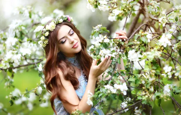 Picture girl, joy, beauty, spring, brown hair, Apple, flowering, wreath