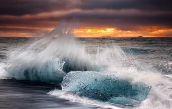 Wave, autumn, beach, the sky, clouds, squirt, ice, morning