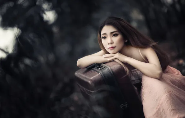 Look, girl, suitcase